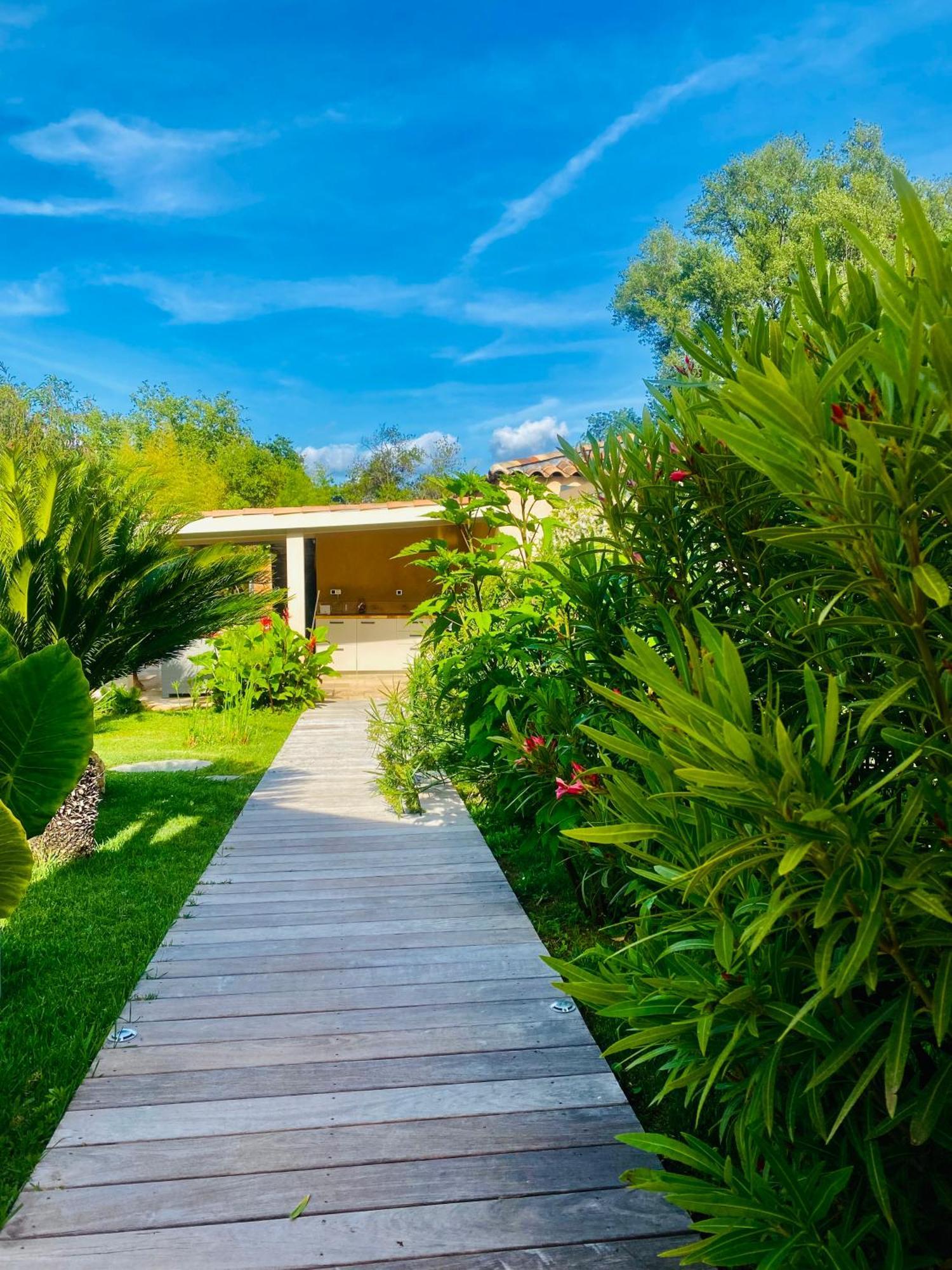 Le Cocoon Lodge Du Gapeau & Massage Sollies Pont Exterior photo